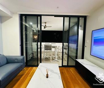 2.5 bedrooms - Inner City Living at its best! - Photo 6