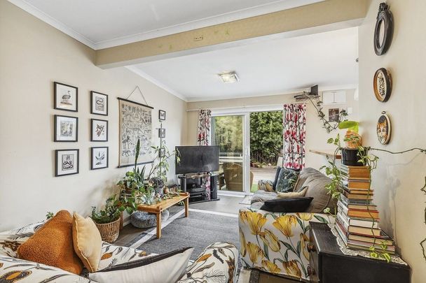 101a Apu Crescent, Lyall Bay - Photo 1