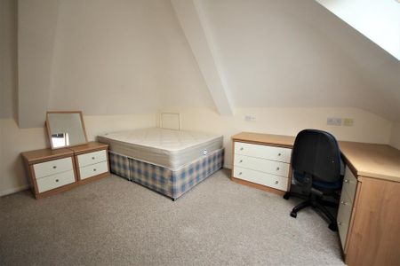 5 bedroom flat to rent - Photo 4