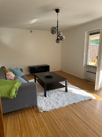 Ålgrytevägen, Skärholmen - Photo 2