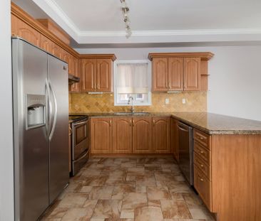 For Lease - 61 St Victor Drive, Vaughan, Ontario - Photo 3