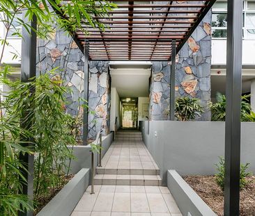 Luxury Lakeside Apartment - Photo 1