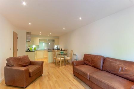 2 bedroom flat to rent - Photo 3