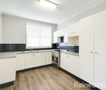 UPDATED THREE BEDROOM HOME IN CENTRAL LOCATION - Photo 5