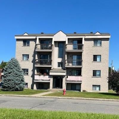 4 ½ Beau logement à louer derrière Galerie Terrebonne à 1230$ libre immédiatement - Photo 1