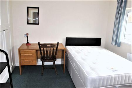 8 bedroom Semi-detached house to rent - Photo 2