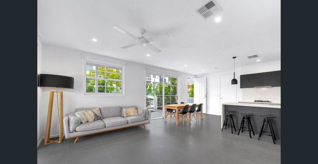 * Lease signed, awaiting for payment. 3 BEDROOM TOWNHOUSE FOR LEASE, Break lease $820 pw until 31/07/2026, then $900 pw. - Photo 1