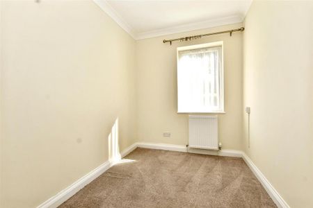 3 bedroom flat to rent - Photo 3