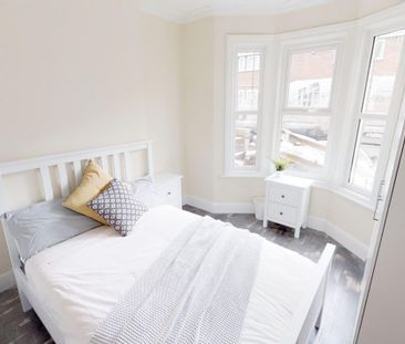 Large Double Room- BEDMINSTER - Photo 5