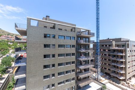 Piso de alquiler en Joan Miro, Finestrelles - Photo 3