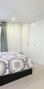 1 bedroom flat in Clapham - Photo 3