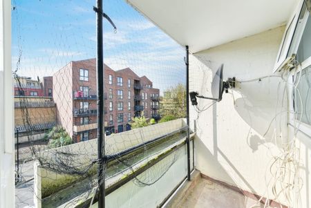 3 Bed Flat, Southwater Close, E14 - Photo 5