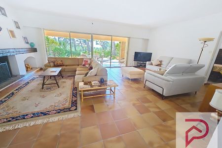 MAISON/VILLA Sanary-sur-Mer 5 pièce(s) LOCATION SAISONNIERE/VACANCES/BORD DE MER - Photo 4
