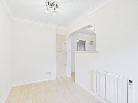 3 bedroom semi-detached house to rent - Photo 2