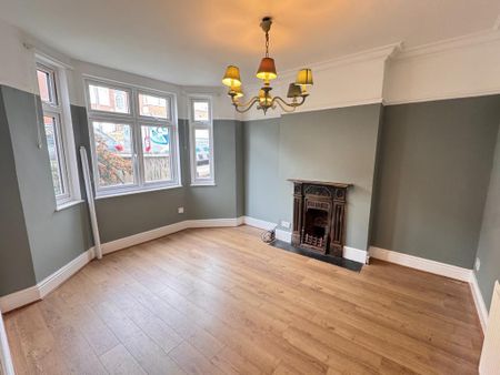 3 bedroom semi-detached house to rent - Photo 2