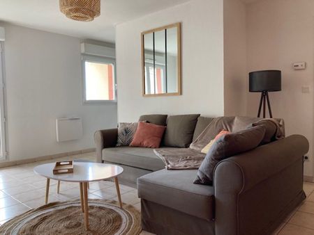 SUPERBE T2 BIS EN RESIDENCE SECURISEE AVEC GRAND BALCON ET PARKING - Photo 2
