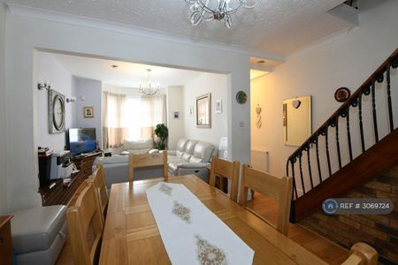 2 bedroom terraced house to rent - Photo 2
