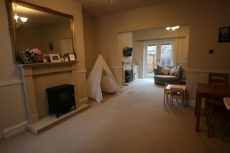 2 bedroom terraced house to rent - Photo 4