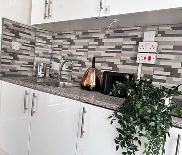 Room in a Shared House, Ashford Road, NW2 - Photo 6