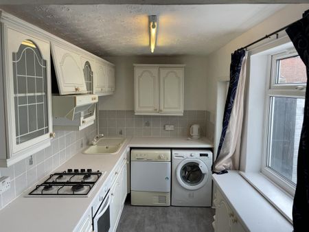 2 bedroom terraced house to rent - Photo 4