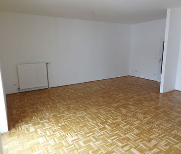 Gemütliche und geräumige Mietwohnung mit neuer Küche und großem Woh... - Photo 2