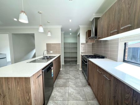 Oran Park - Photo 2