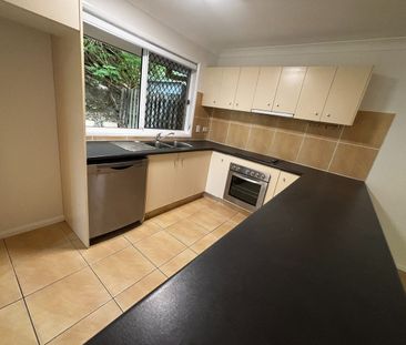 Freshly Renovated Townhouse - Photo 5