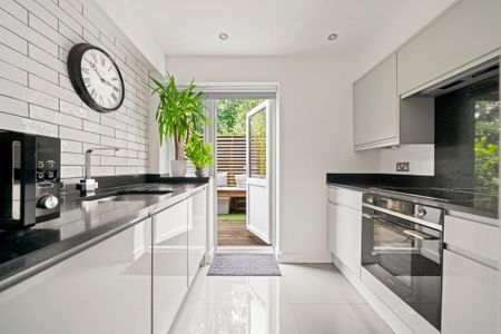 2 bedroom maisonette to rent - Photo 5