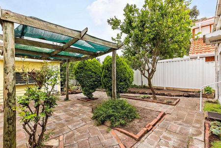 Family Home in a Prime Coburg Location - Photo 5