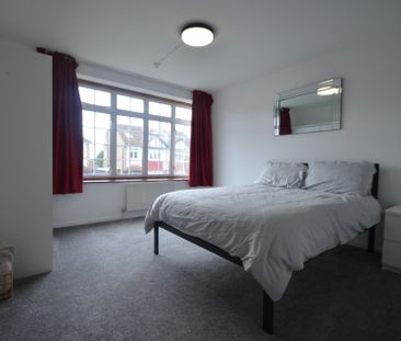 4 bedroom Semi-detached house to rent - Photo 5