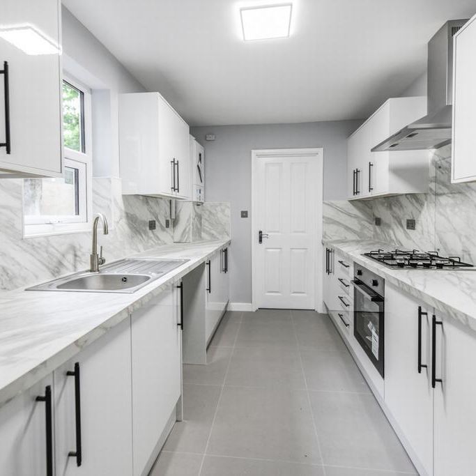 3 bedroom terraced house to rent - Photo 1