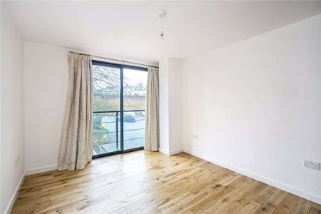 A spacious modern apartment set in vibrant Sevenoaks - Photo 5