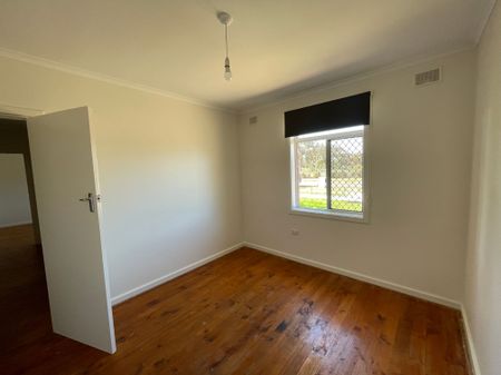 To register & apply for this property, please use this link: https://snug. com/ - Photo 5