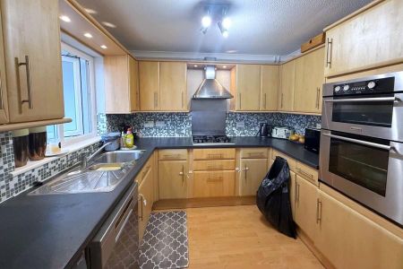 3 bedroom detached house to rent - Photo 5