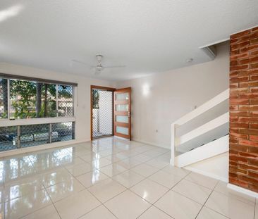 Spacious townhouse in a sought-after location - Photo 4