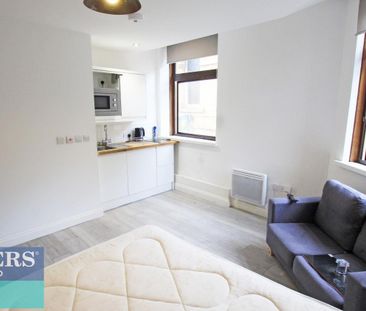 1 bedroom Flat To Let - Photo 5