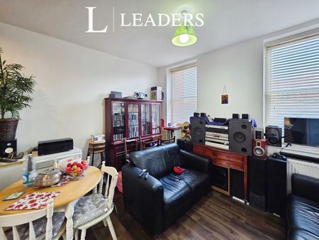 2 bedroom flat to rent Holbeach House, Orchard Park - Photo 2