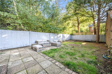 The Close, College Town, Sandhurst, Berkshire, GU47 - Photo 4