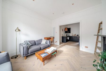 3 bedroom flat to rent - Photo 3