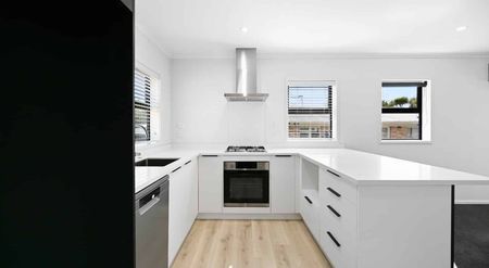 Brand New Home in a Quiet Chartwell Street - Photo 5