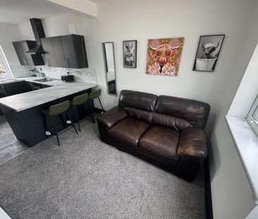 1 bedroom in a house share to rent - Photo 4
