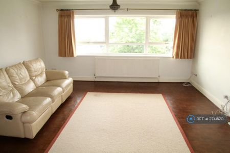 2 bedroom flat to rent - Photo 2