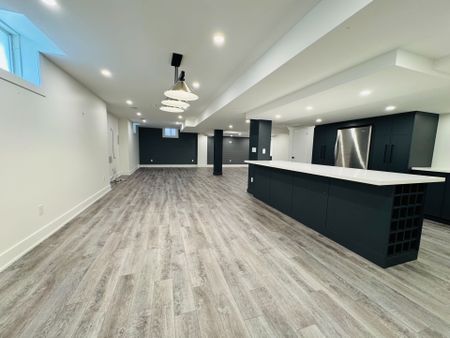 For Lease - 2449 Tesla Crescent, Oakville, Ontario - Photo 5