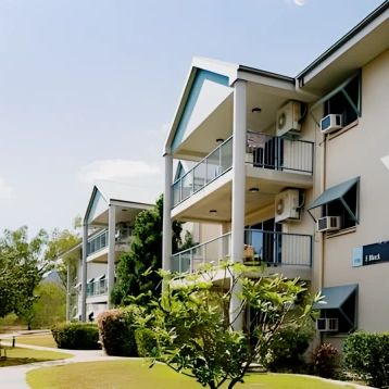 Six Bedroom Apartment - Photo 3