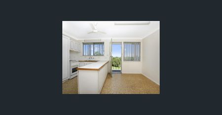 Grand Entertaining Family Home, Top location !! - Photo 4