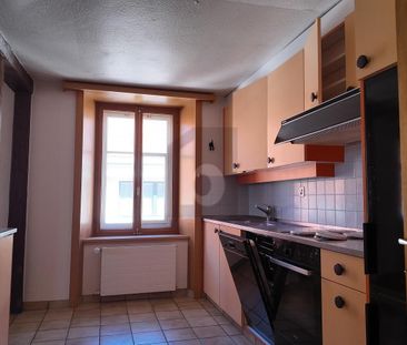 SPACIEUX ET LUMINEUX AU CENTRE DU VILLAGE - Photo 2