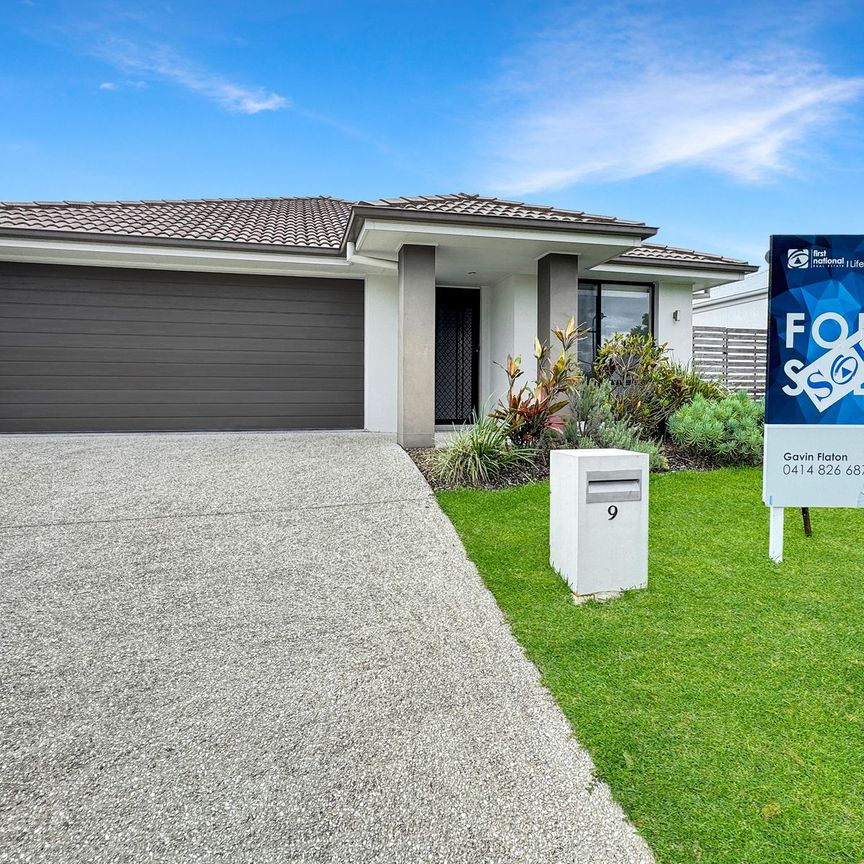 Large Family Home 4 Bedroom + Media - Photo 1