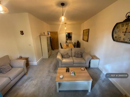 2 bedroom flat to rent - Photo 2