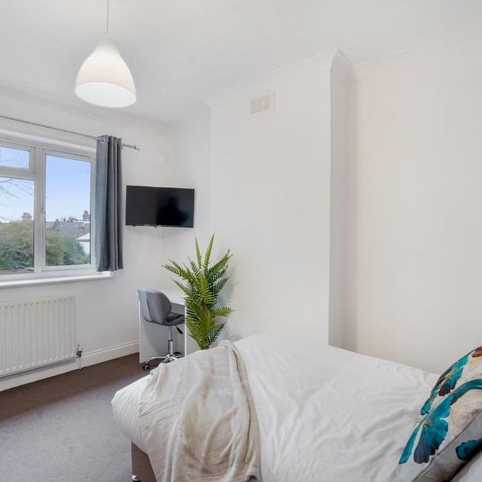 1 bedroom in a house share to rent - Photo 1