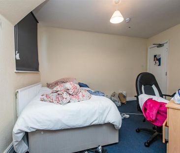 3 bedroom apartment to rent - Photo 2